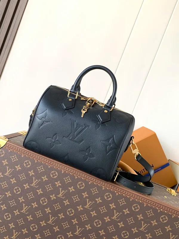 All categories Official website "Brand Women's Bags" Women's Bags 💙 LV 2026 new LV hand-held crossbody bag