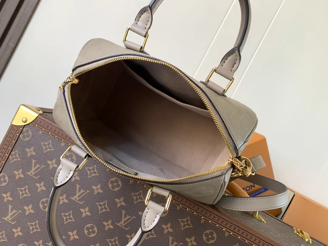 All categories Official website "Brand Women's Bags" Women's Bags 💙 LV 2026 new LV hand-held crossbody bag