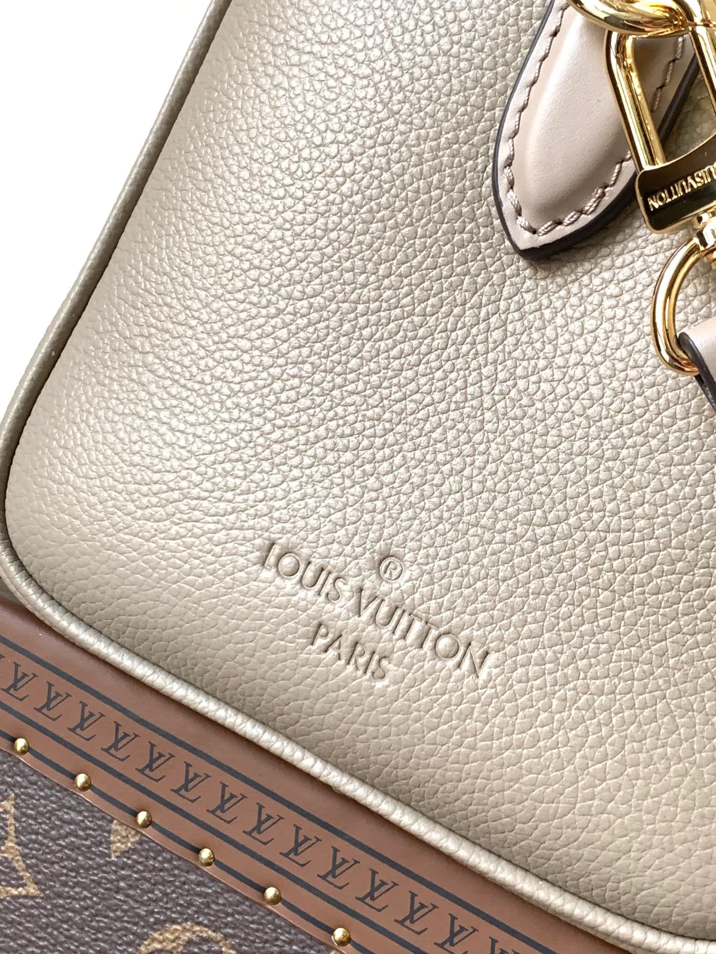 All categories Official website "Brand Women's Bags" Women's Bags 💙 LV 2026 new LV hand-held crossbody bag