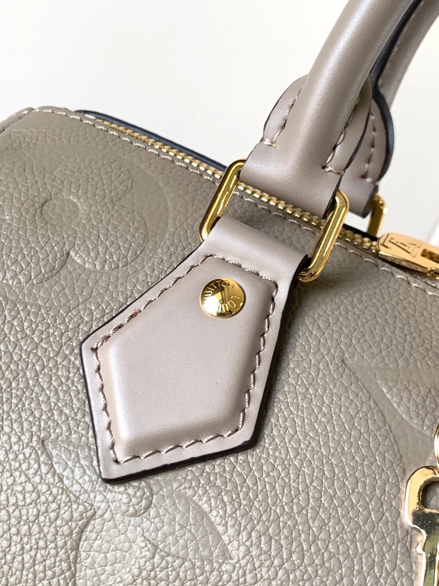 All categories Official website "Brand Women's Bags" Women's Bags 💙 LV 2026 new LV hand-held crossbody bag