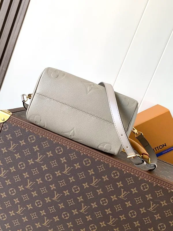 All categories Official website "Brand Women's Bags" Women's Bags 💙 LV 2026 new LV hand-held crossbody bag