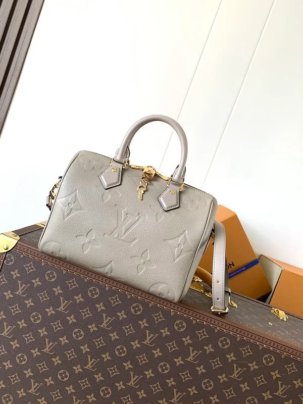 All categories Official website "Brand Women's Bags" Women's Bags 💙 LV 2026 new LV hand-held crossbody bag
