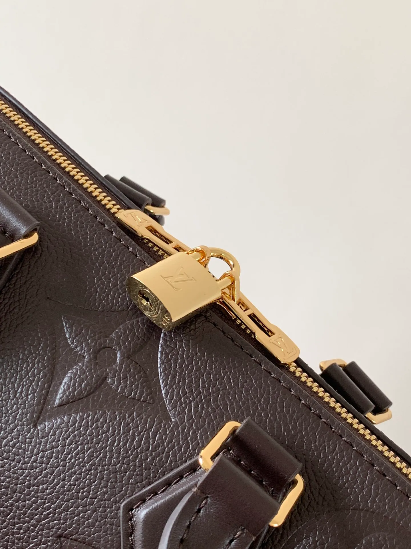 All categories Official website "Brand Women's Bags" Women's Bags 💙 LV 2026 new LV hand-held crossbody bag