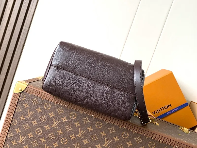 All categories Official website "Brand Women's Bags" Women's Bags 💙 LV 2026 new LV hand-held crossbody bag