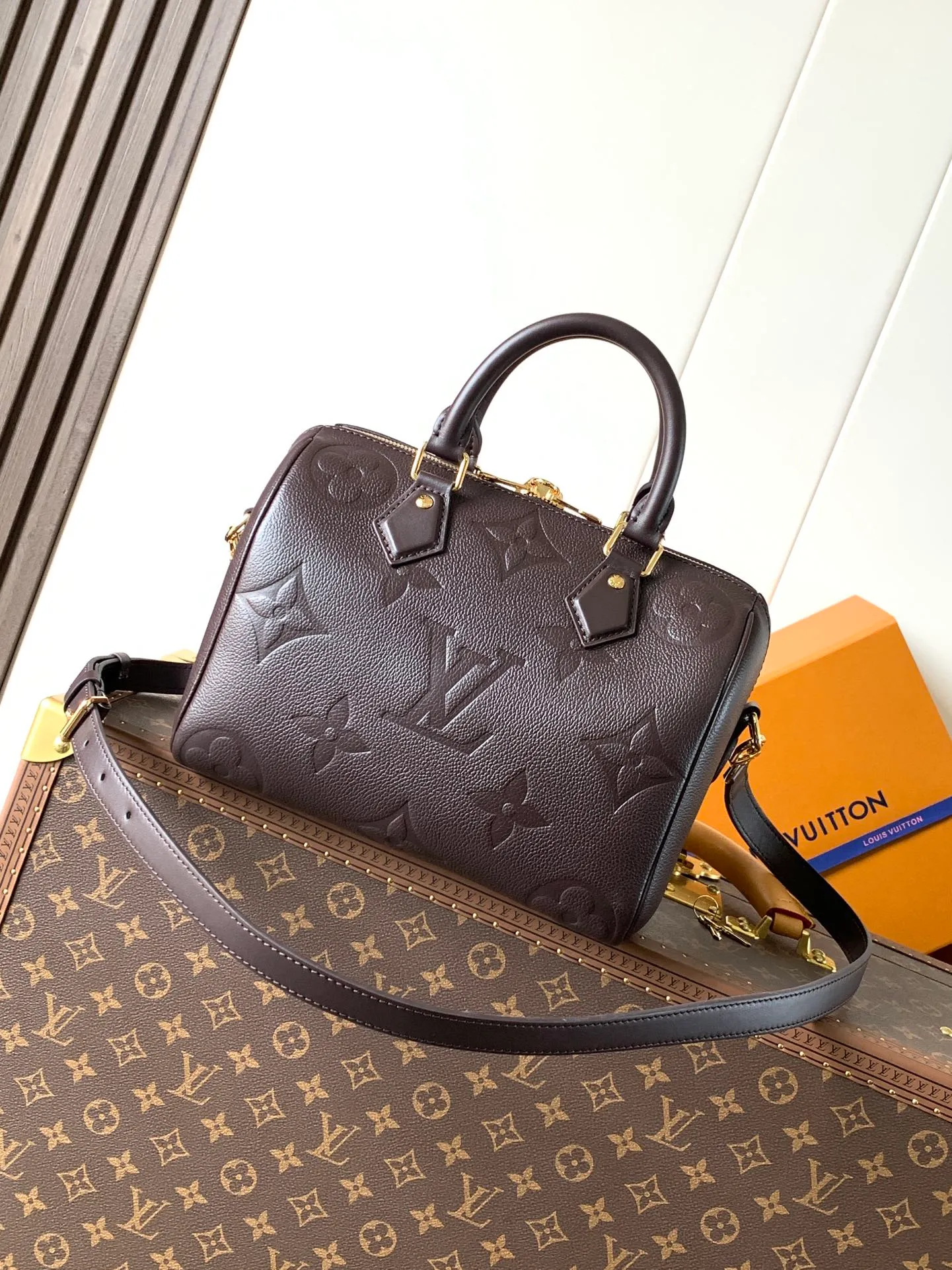 All categories Official website "Brand Women's Bags" Women's Bags 💙 LV 2026 new LV hand-held crossbody bag