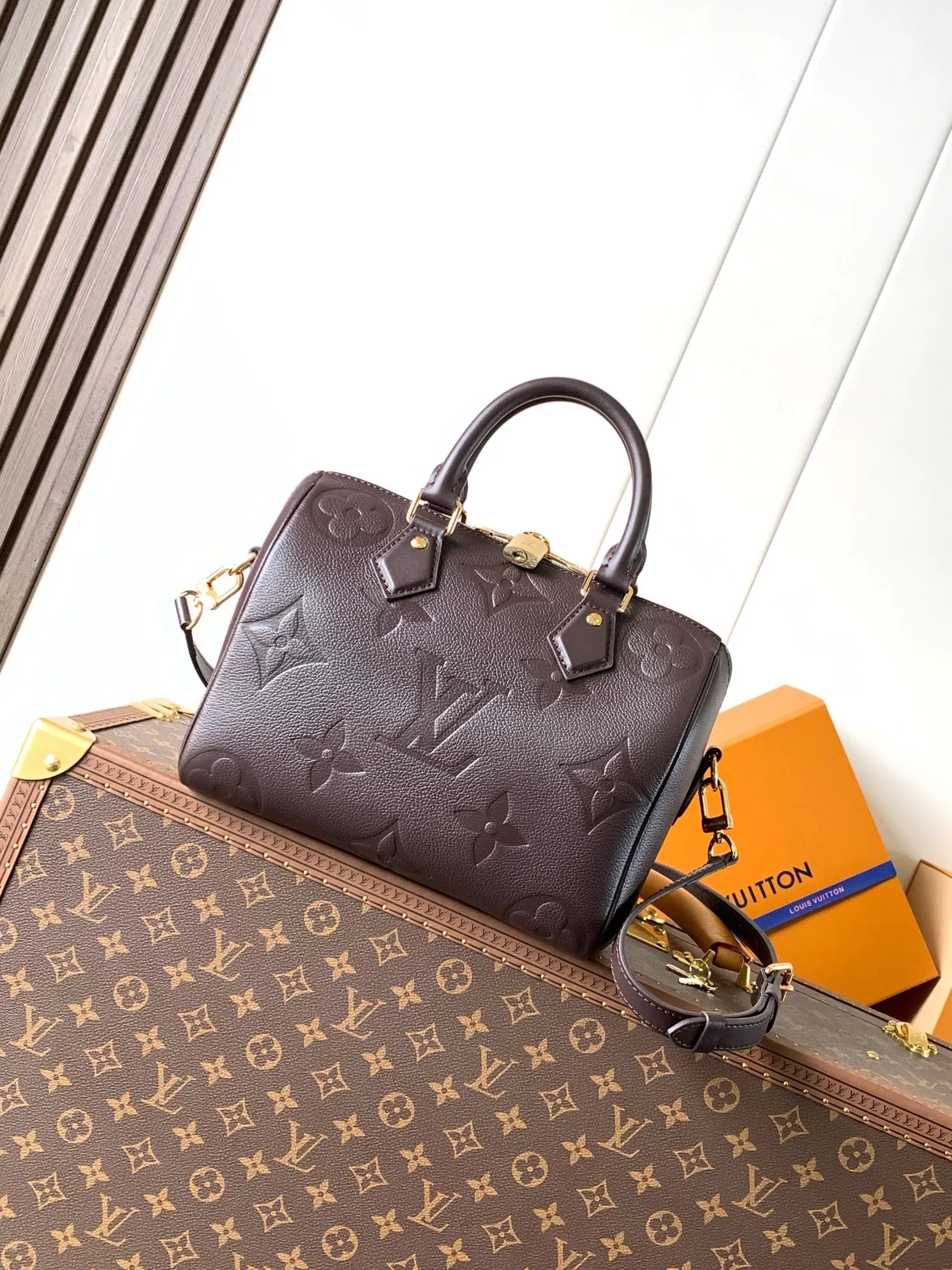 All categories Official website "Brand Women's Bags" Women's Bags 💙 LV 2026 new LV hand-held crossbody bag