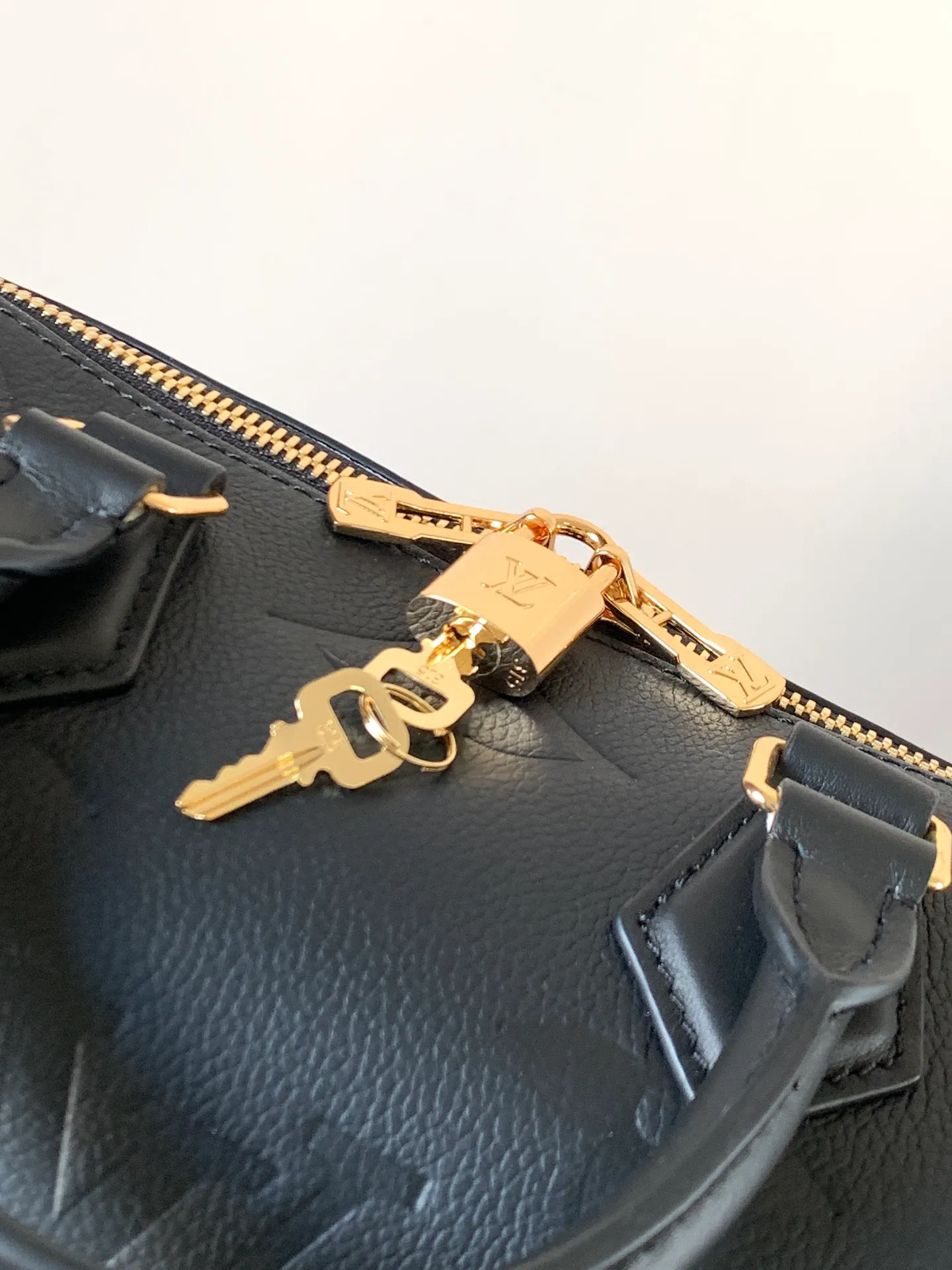 All categories Official website "Brand Women's Bags" Women's Bags 💙 LV 2026 new LV hand-held crossbody bag
