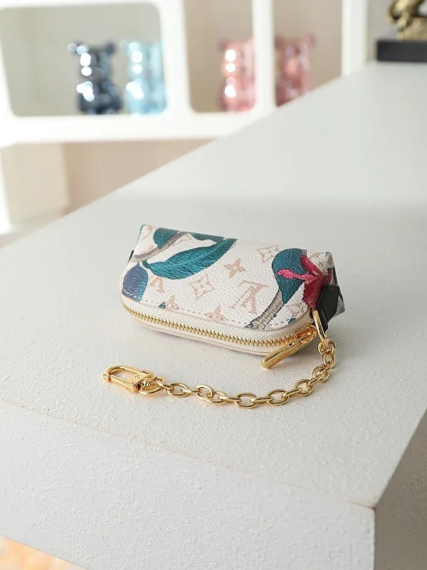 All Categories Official Website "Brand Women's Bags" Women's Bags 💙 LV 2026 New LV Cosmetic Bag