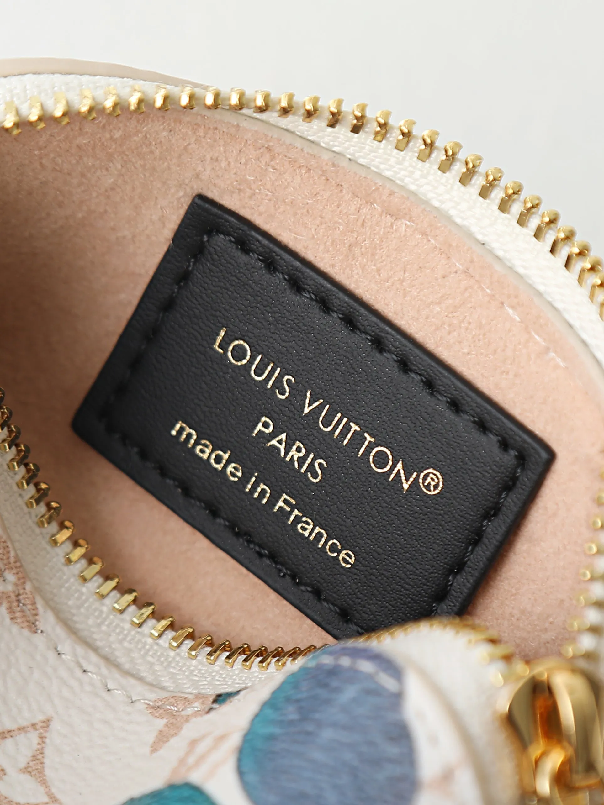 All Categories Official Website "Brand Women's Bags" Women's Bags 💙 LV 2026 New LV Cosmetic Bag