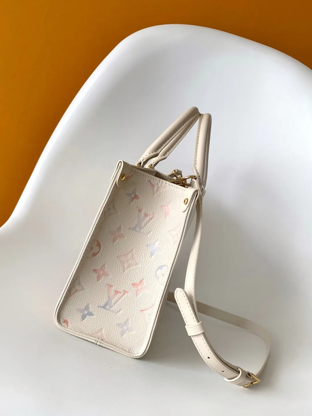 All categories Official website "Brand Women's Bags" Women's Bags 💙 LV 2026 new LV hand-held crossbody bag