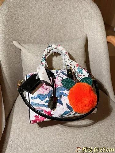 All categories Official website "Brand Women's Bags" Women's Bags 💙 LV 2025 new LV armpit bag
