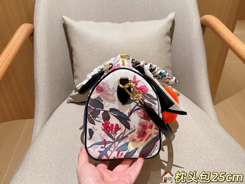 All categories Official website "Brand Women's Bags" Women's Bags 💙 LV 2025 new LV armpit bag