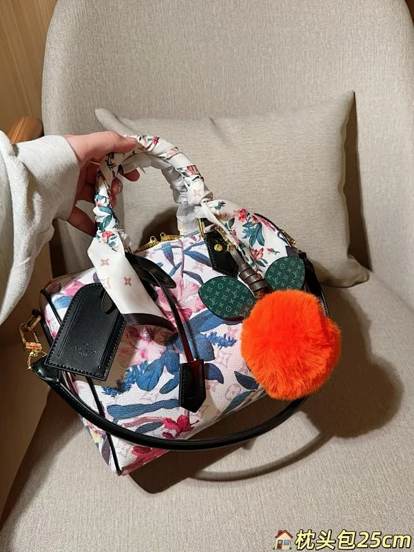 All categories Official website "Brand Women's Bags" Women's Bags 💙 LV 2025 new LV armpit bag