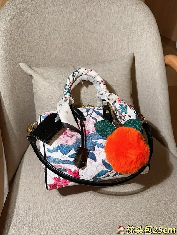 All categories Official website "Brand Women's Bags" Women's Bags 💙 LV 2025 new LV armpit bag