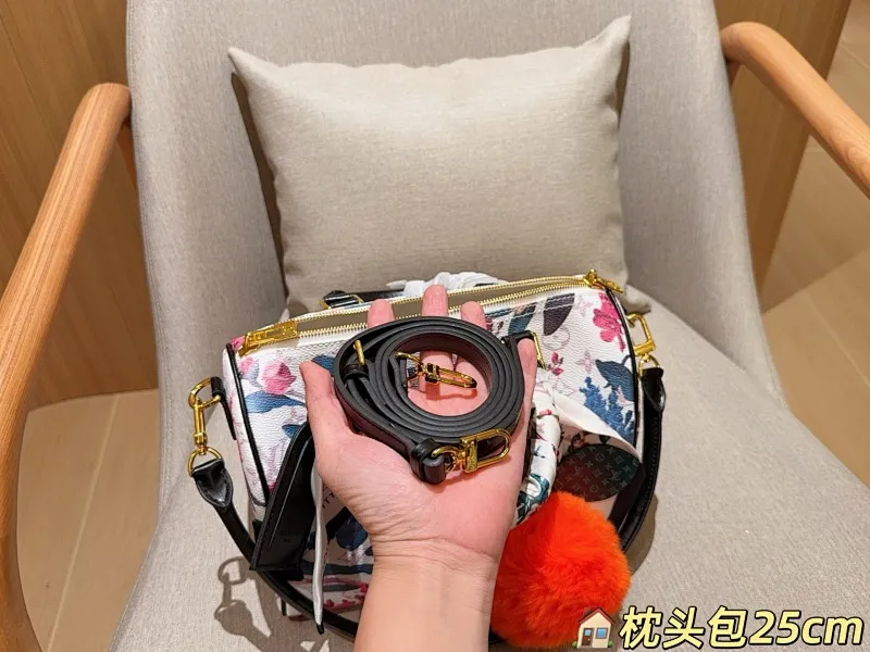All categories Official website "Brand Women's Bags" Women's Bags 💙 LV 2025 new LV armpit bag