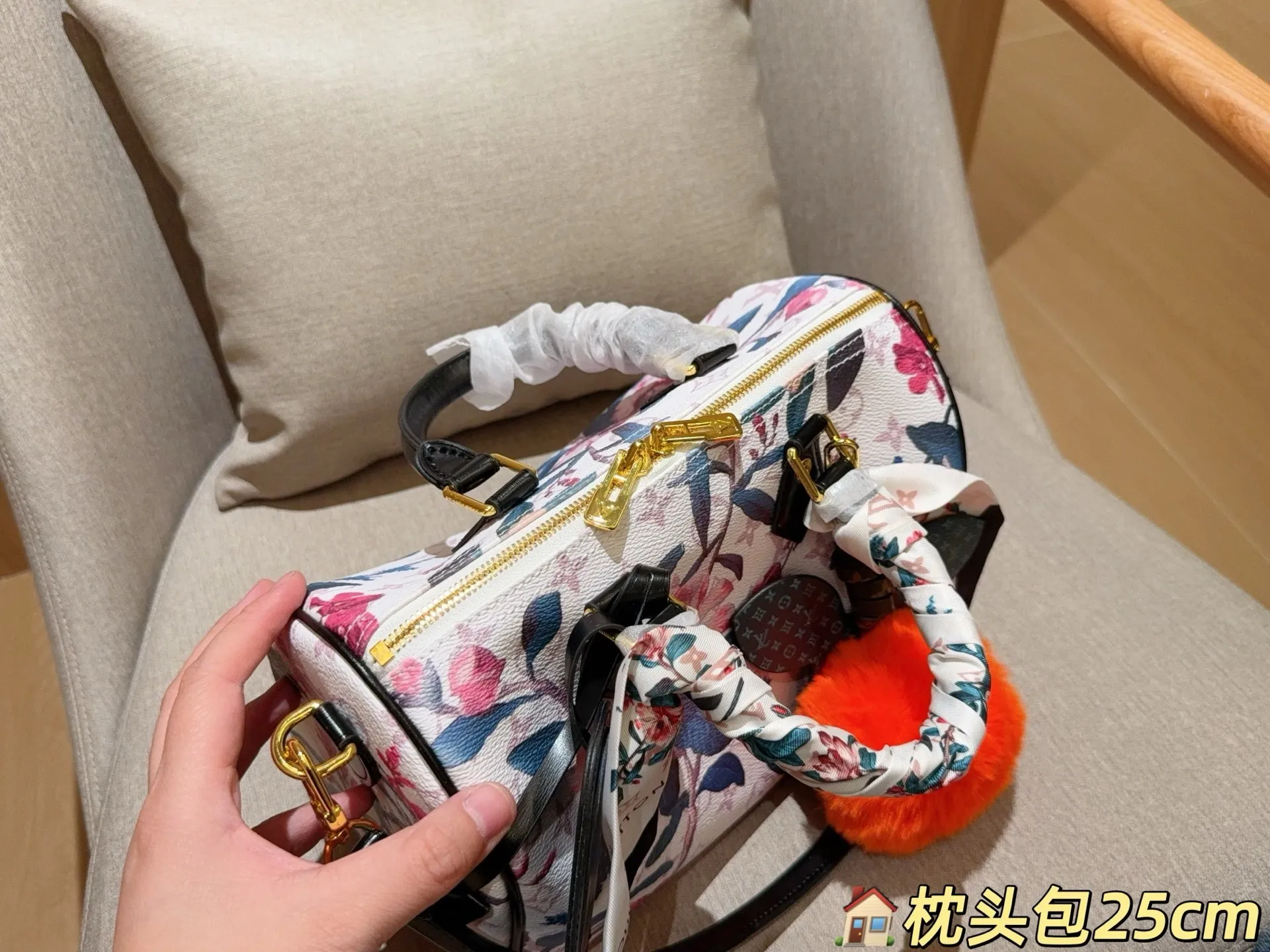 All categories Official website "Brand Women's Bags" Women's Bags 💙 LV 2025 new LV armpit bag