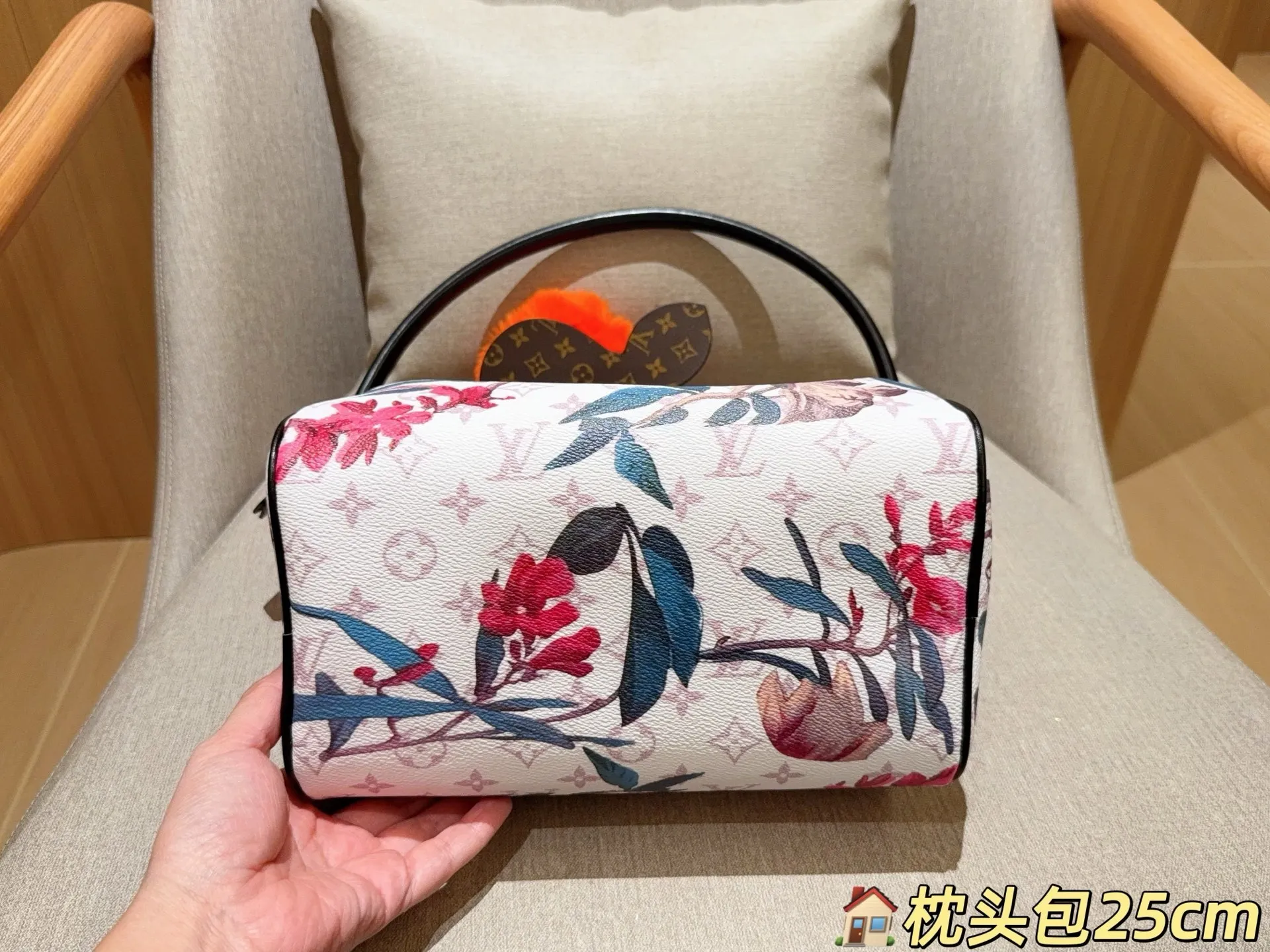 All categories Official website "Brand Women's Bags" Women's Bags 💙 LV 2025 new LV armpit bag