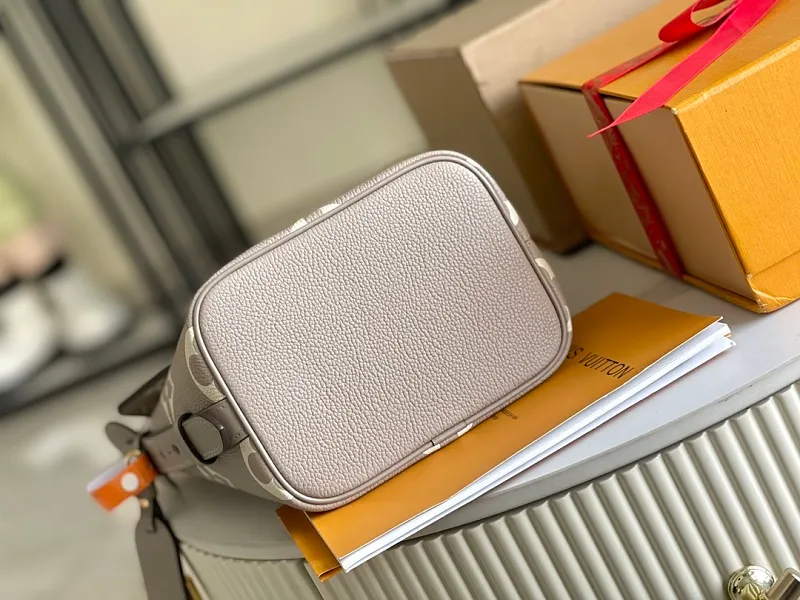 All Categories 💚 Authentic Grade Bags 💚 LV 2026 New LV Top Replica Crossbody Shoulder Bag