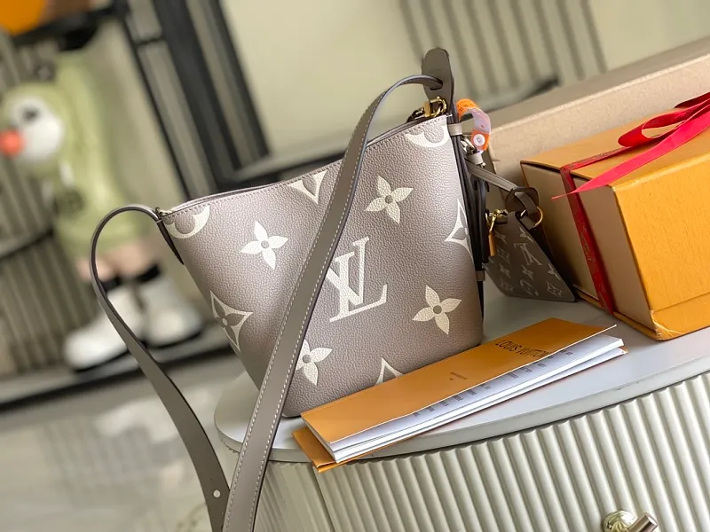 All Categories 💚 Authentic Grade Bags 💚 LV 2026 New LV Top Replica Crossbody Shoulder Bag