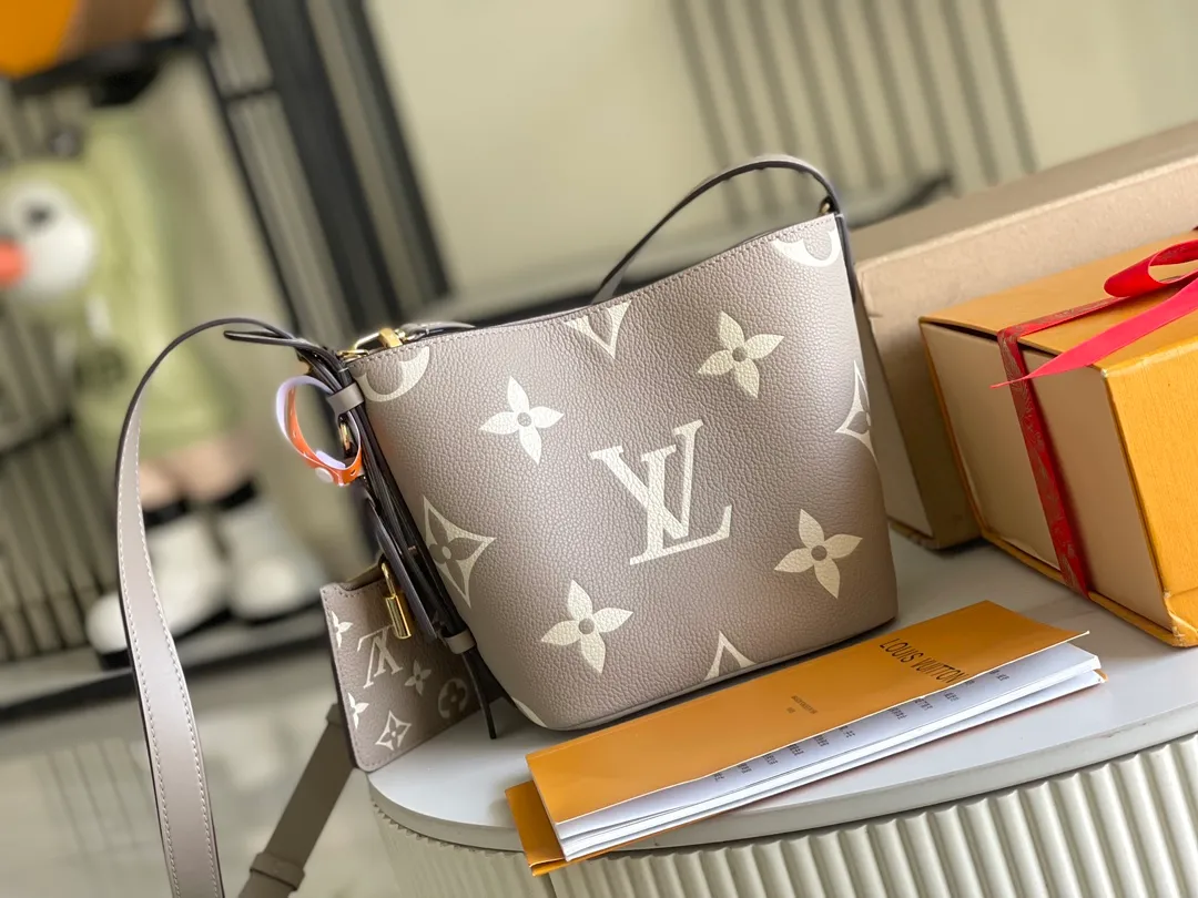 All Categories 💚 Authentic Grade Bags 💚 LV 2026 New LV Top Replica Crossbody Shoulder Bag