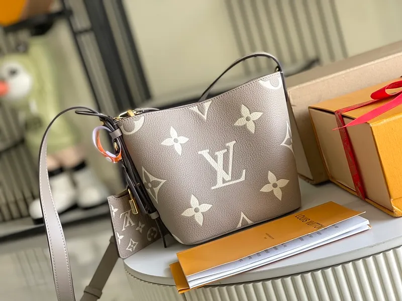 All Categories 💚 Authentic Grade Bags 💚 LV 2026 New LV Top Replica Crossbody Shoulder Bag