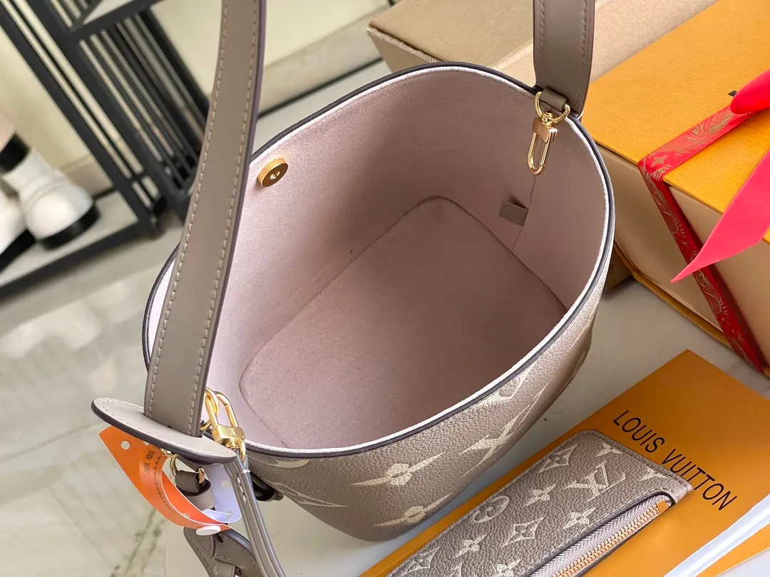 All Categories 💚 Authentic Grade Bags 💚 LV 2026 New LV Top Replica Crossbody Shoulder Bag
