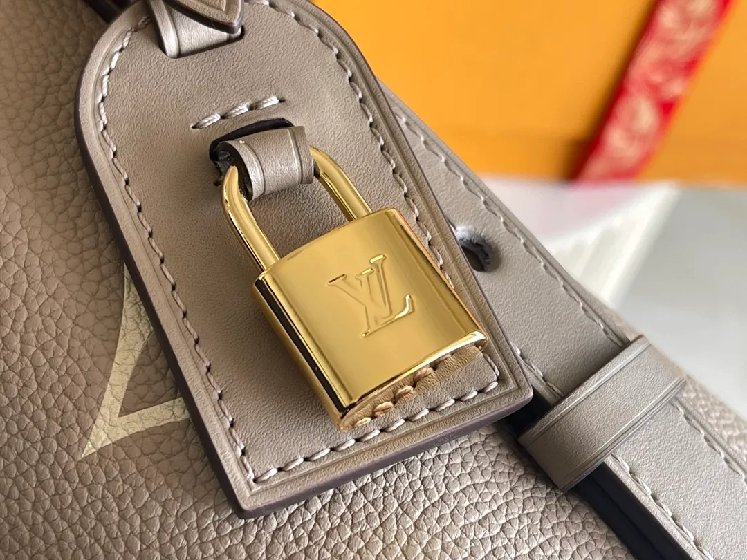 All Categories 💚 Authentic Grade Bags 💚 LV 2026 New LV Top Replica Crossbody Shoulder Bag