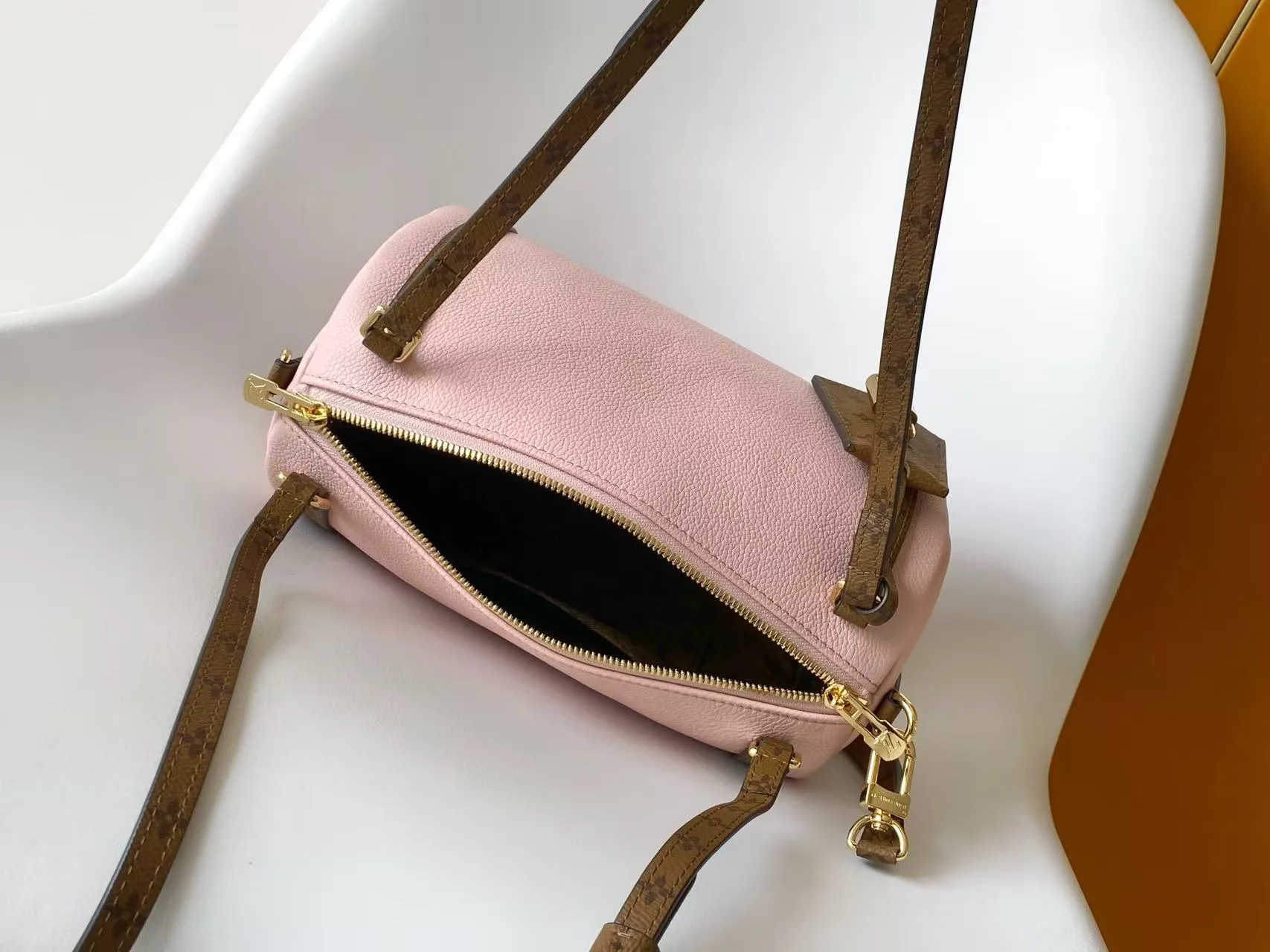 All Categories Official Website "Brand Women's Bags" Women's Bags 💙 LV 2026 New LV Crossbody Bag