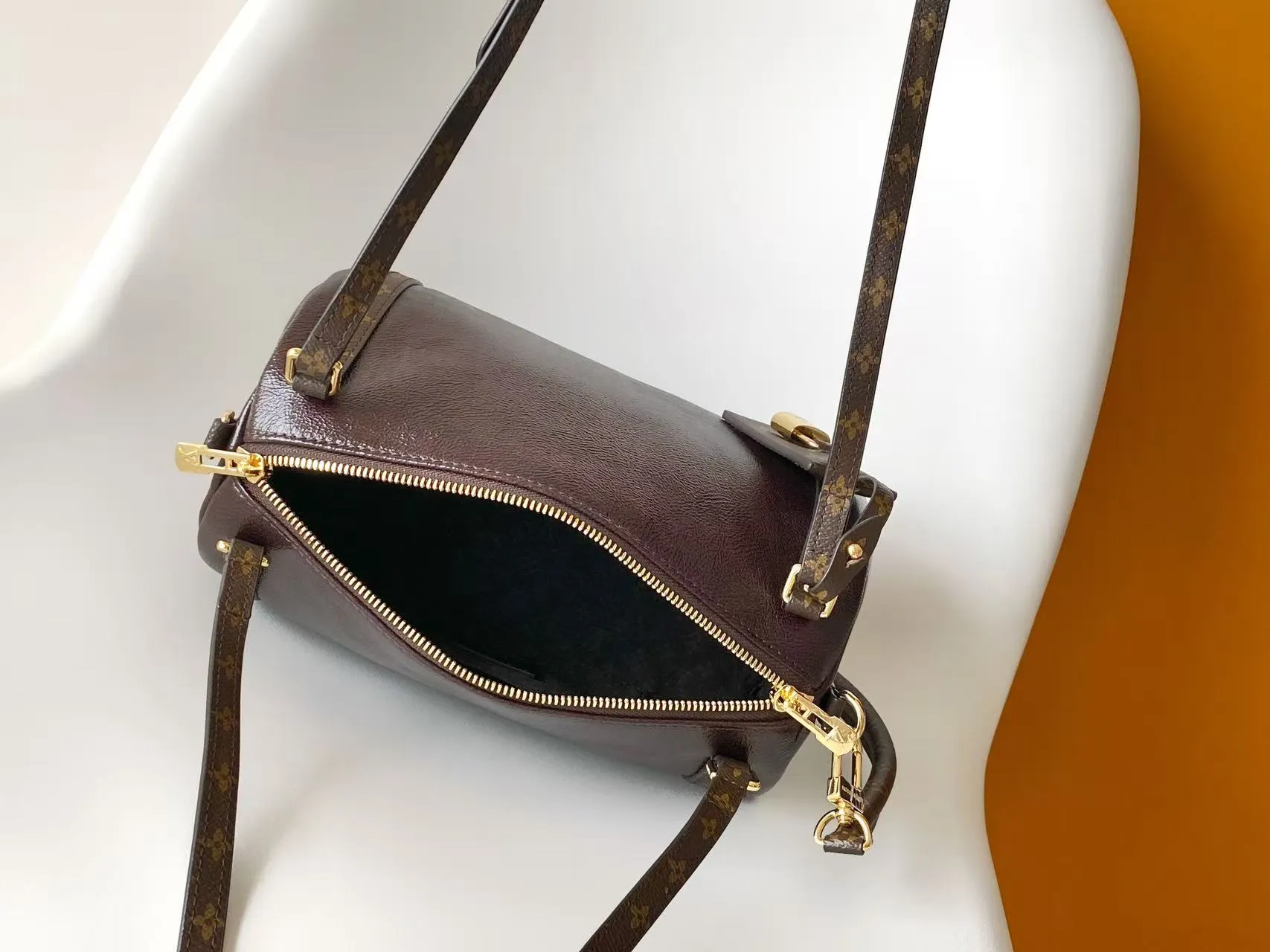 All Categories Official Website "Brand Women's Bags" Women's Bags 💙 LV 2026 New LV Crossbody Bag