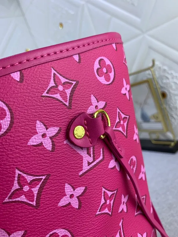 All Categories Official Website "Brand Women's Bags" Women's Bags 💙 LV upgraded original version [NEVERFULL Medium Handbag] (new silk screen shopping bag) The classic lines of the Never full MM handbag are made of colorful Monogram canvas and external front pockets, giving it a retro feel. Gold hardware - including pocket buckles - and leather