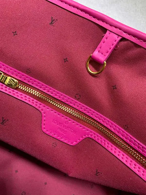 All Categories Official Website "Brand Women's Bags" Women's Bags 💙 LV upgraded original version [NEVERFULL Medium Handbag] (new silk screen shopping bag) The classic lines of the Never full MM handbag are made of colorful Monogram canvas and external front pockets, giving it a retro feel. Gold hardware - including pocket buckles - and leather