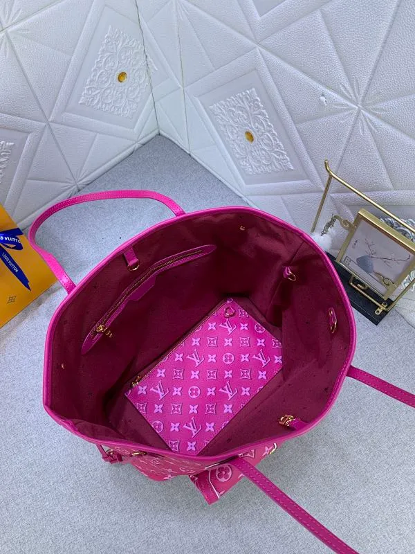 All Categories Official Website "Brand Women's Bags" Women's Bags 💙 LV upgraded original version [NEVERFULL Medium Handbag] (new silk screen shopping bag) The classic lines of the Never full MM handbag are made of colorful Monogram canvas and external front pockets, giving it a retro feel. Gold hardware - including pocket buckles - and leather