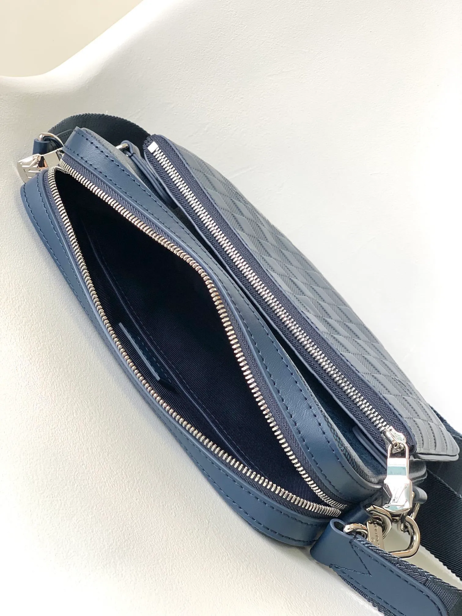 All Categories Official Website "Brand Women's Bags" Women's Bags 💙 LV 2026 New LV Crossbody Bag