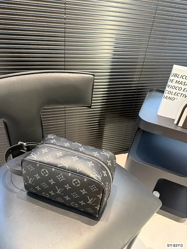 All categories Official website "Brand Women's Bags" Women's Bags 💙 LV 2025 new LV toiletry bag