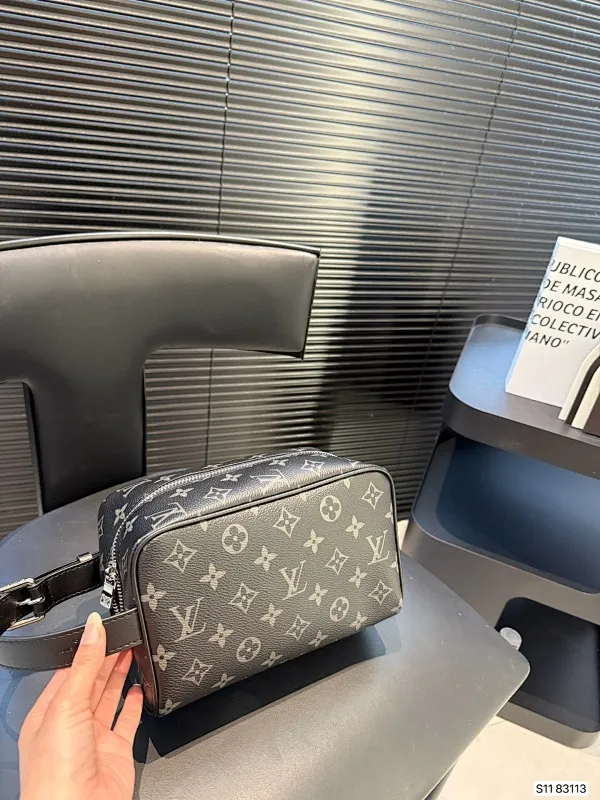 All categories Official website "Brand Women's Bags" Women's Bags 💙 LV 2025 new LV toiletry bag