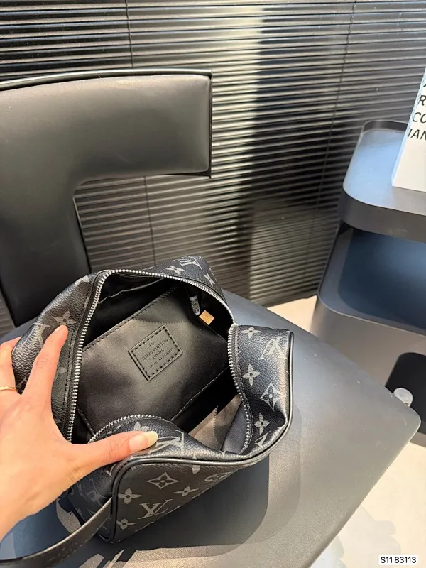All categories Official website "Brand Women's Bags" Women's Bags 💙 LV 2025 new LV toiletry bag