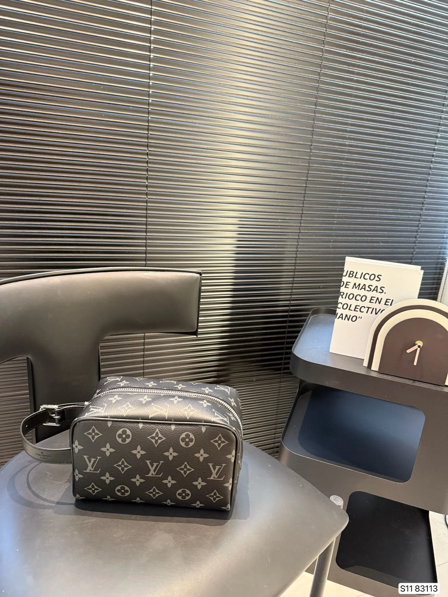All categories Official website "Brand Women's Bags" Women's Bags 💙 LV 2025 new LV toiletry bag