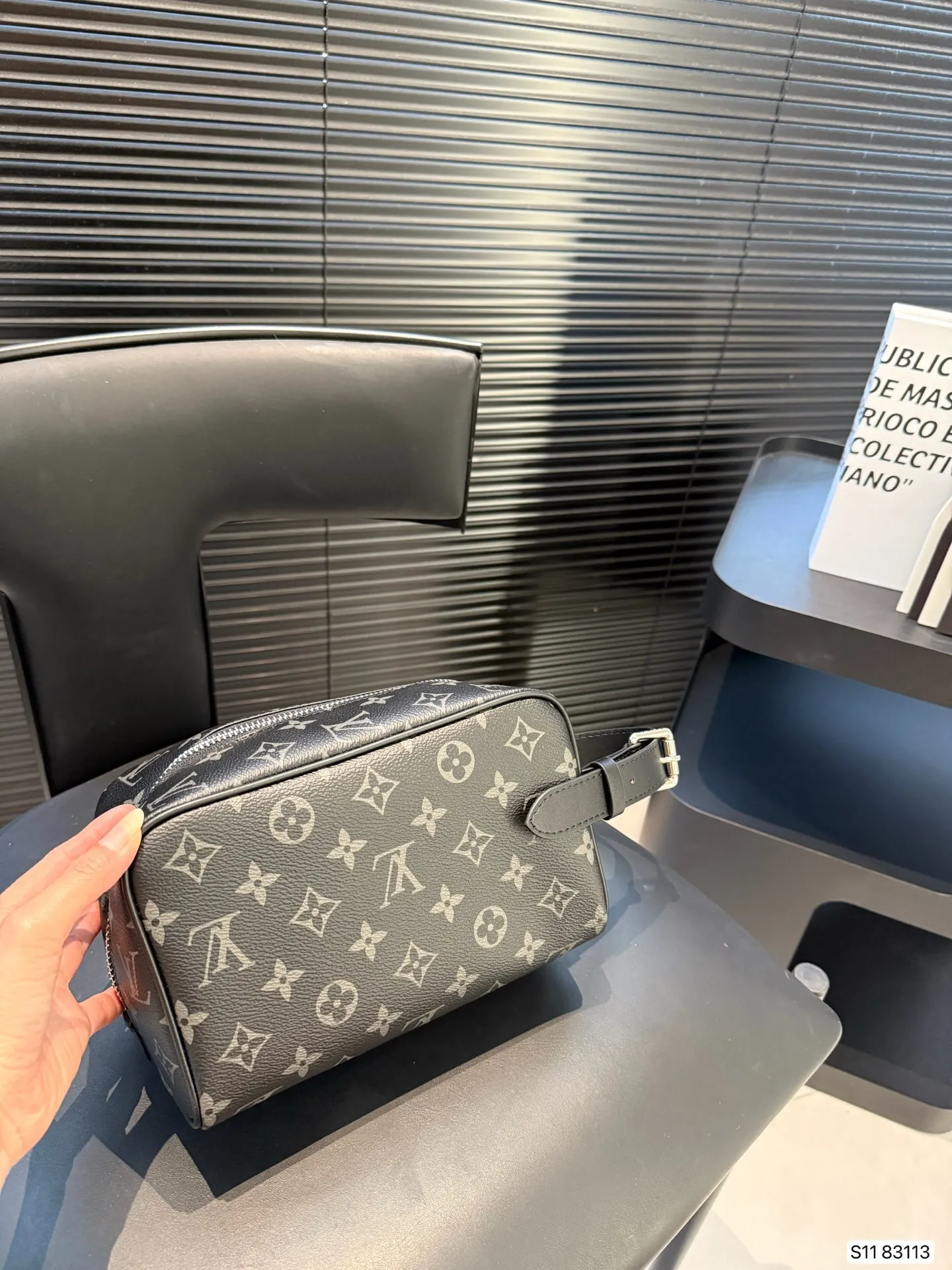 All categories Official website "Brand Women's Bags" Women's Bags 💙 LV 2025 new LV toiletry bag
