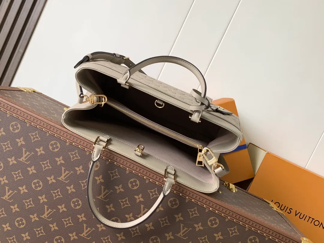 All categories Official website "Brand Women's Bags" Women's Bags 💙 LV 2026 new LV hand-held crossbody bag