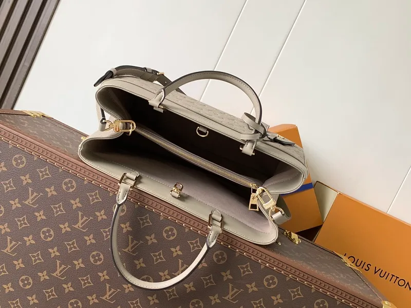 All categories Official website "Brand Women's Bags" Women's Bags 💙 LV 2026 new LV hand-held crossbody bag