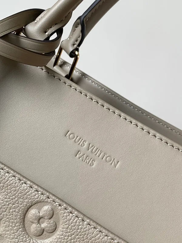 All categories Official website "Brand Women's Bags" Women's Bags 💙 LV 2026 new LV hand-held crossbody bag