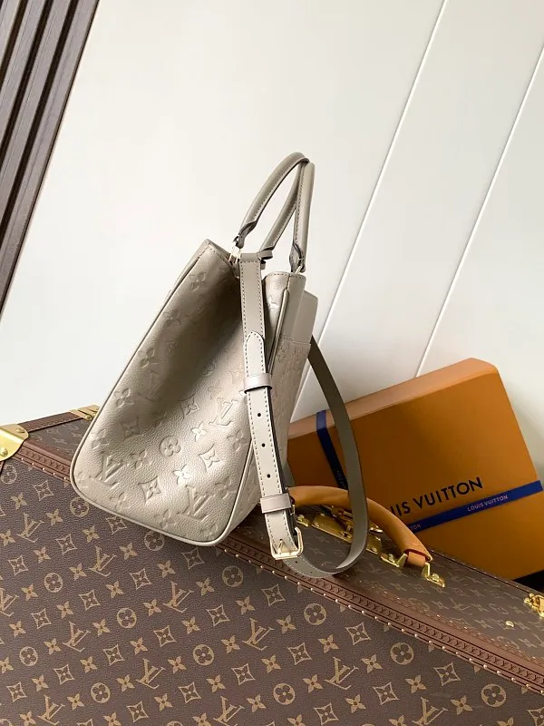 All categories Official website "Brand Women's Bags" Women's Bags 💙 LV 2026 new LV hand-held crossbody bag
