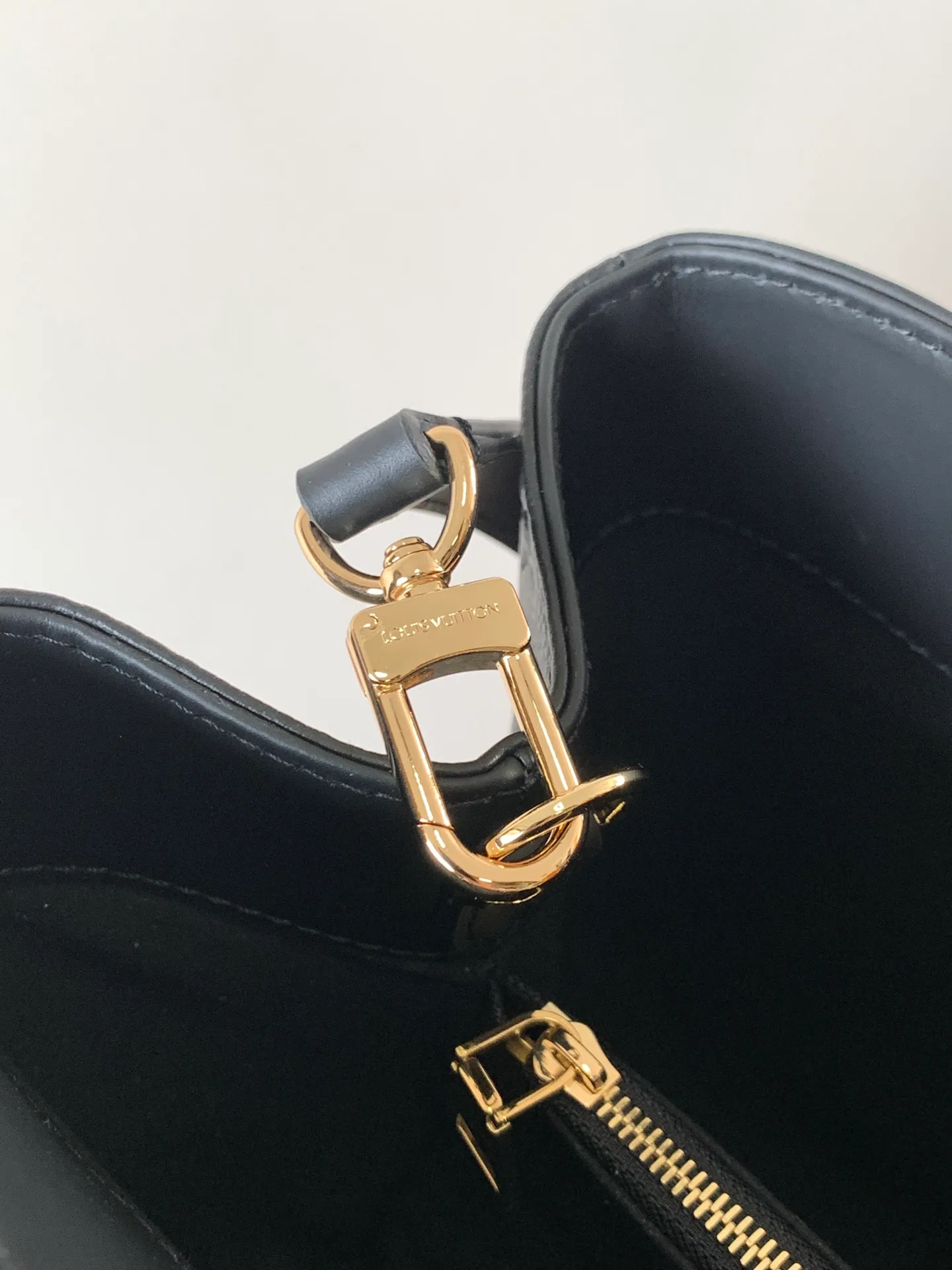 All categories Official website "Brand Women's Bags" Women's Bags 💙 LV 2026 new LV hand-held crossbody bag