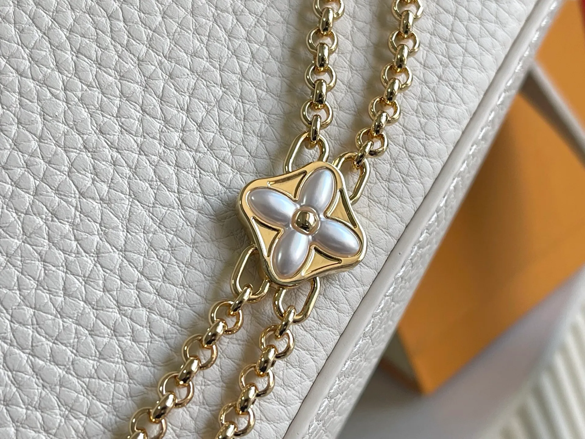 All Categories 💚 Authentic Grade Bags 💚 LV 2026 New LV Top Replica Crossbody Shoulder Bag
