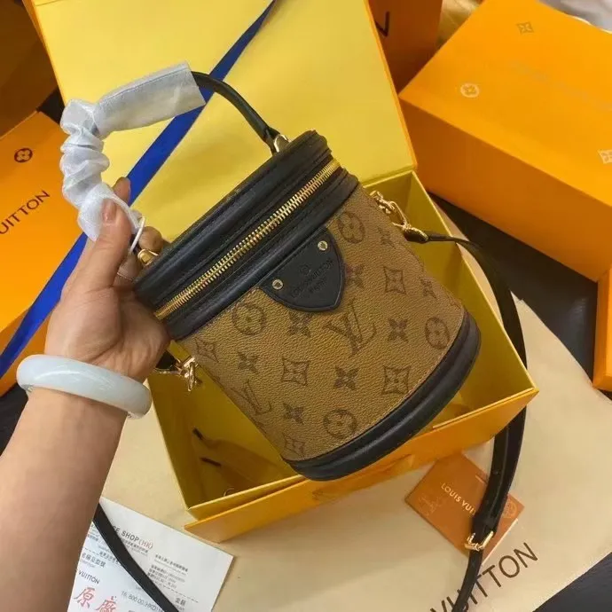 All categories Official website "Brand Women's Bags" Women's Bags 💙 LV imitation LV, high imitation LV bags, LV crossbody bags, 2023 official latest version LV fortune bag, LV bag factory, recommended bags, size: 15-17-15CM