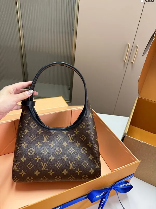 All categories Official website "Brand Women's Bags" Women's Bags 💙 LV 2025 new LV armpit bag