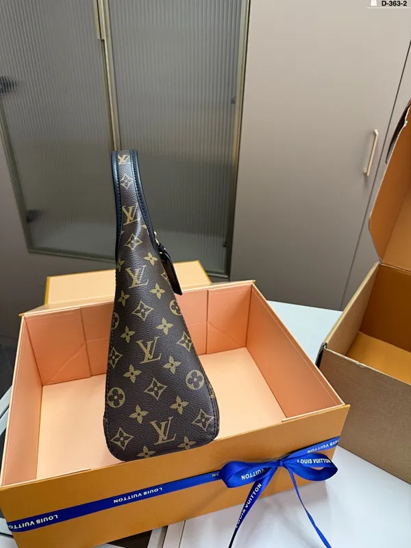 All categories Official website "Brand Women's Bags" Women's Bags 💙 LV 2025 new LV armpit bag