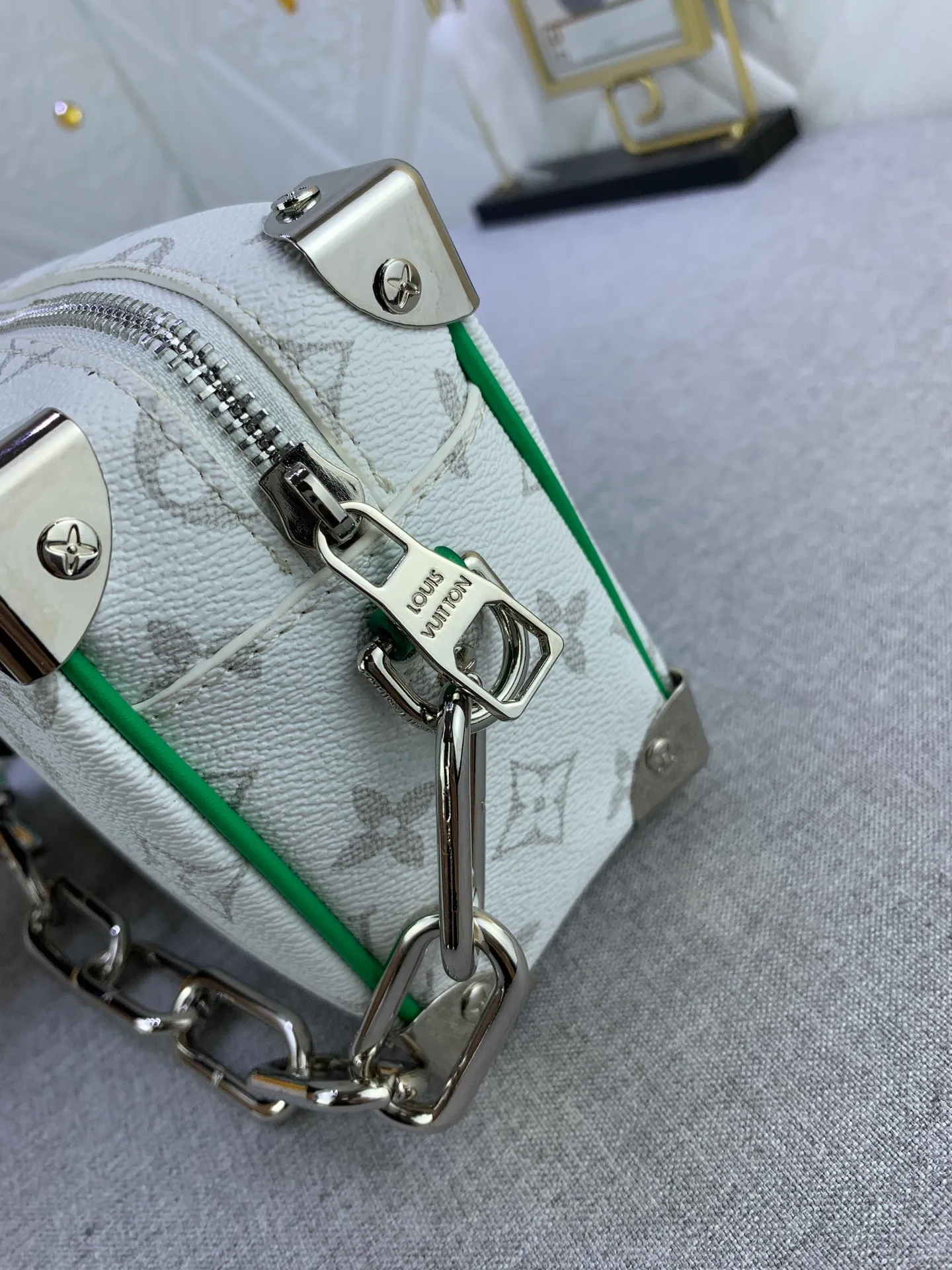 All Categories Official Website "Brand Women's Bags" Women's Bags 💙 LV has the new "Louis Vuitton!" signature printed on its vintage Monogram canvas and chunky chain, a mini soft trunk bag that is part of Virgil Abra's everyday LV capsule of the Men's Fall/Winter 2021-22 collection. Boxy shape and eight pieces of hardware to reinforce the corners. Can