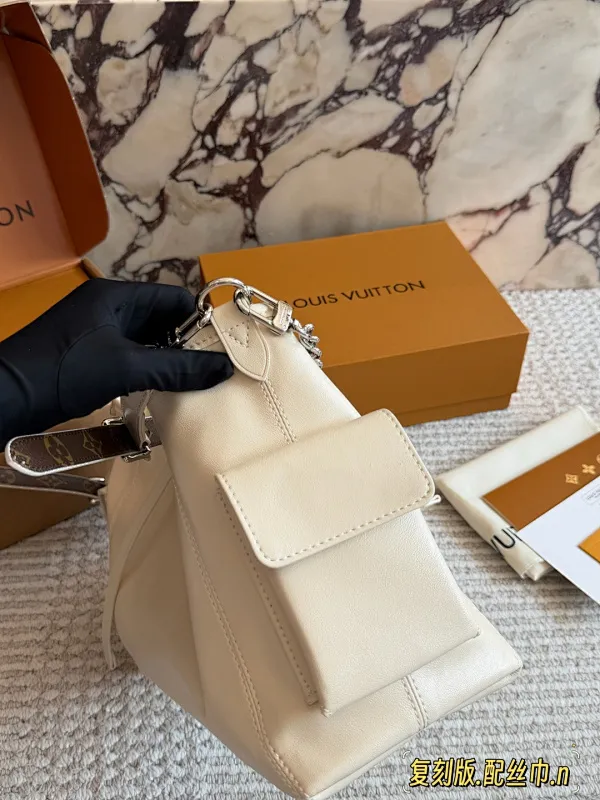 All Categories Official Website "Brand Women's Bags" Women's Bags 💙 LV 2026 New LV Sheepskin Crossbody Bag