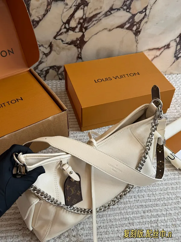 All Categories Official Website "Brand Women's Bags" Women's Bags 💙 LV 2026 New LV Sheepskin Crossbody Bag